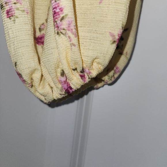 NWT Forever 21 Butter Yellow Top Pink Roses Size 2X On/Off Shoulder Ruffle Neck - Picture 4 of 13
